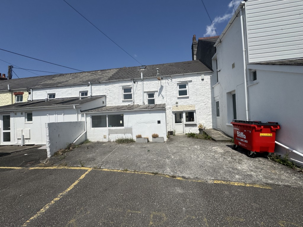 Lot: 65 - TWO STOREY COMMERCIAL UNIT WITH POTENTIAL, DETACHED BLOCK OF FOUR GARAGES AND CAR PARK - Rear of the property